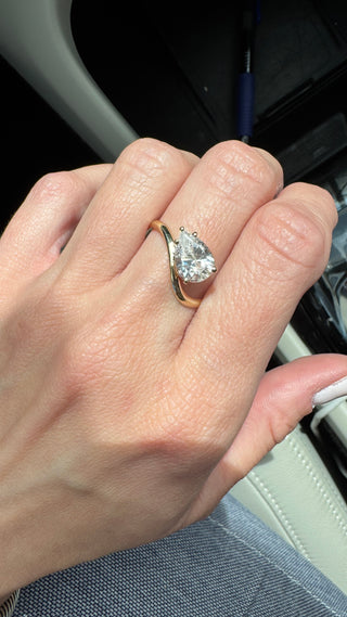 It’s Wavy Baby Gem Ring with pear-shaped gemstone, handmade by female goldsmith