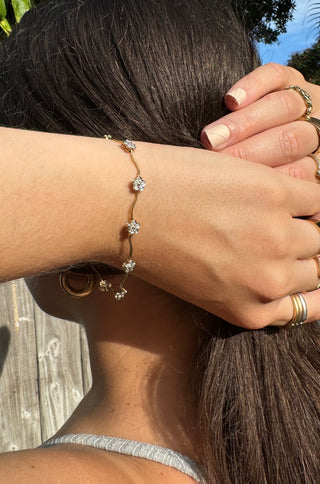 Vintage 10k Solid Gold Diamond Daisy Bracelet