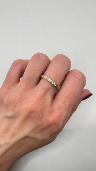 18k Diamond Wave Band