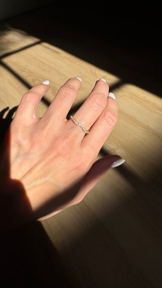14k Diamond Wavy Band