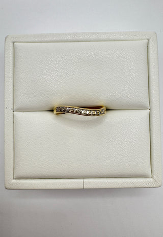 18k Diamond Wave Band