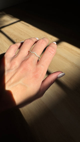 14k Diamond Wavy Band