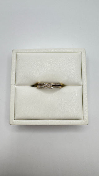 14k Vintage Diamond V Stacking Band