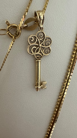10k Vintage Skeleton Key Charm