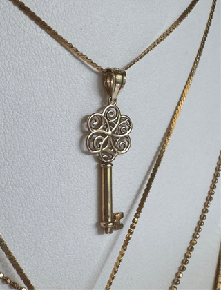 10k Vintage Skeleton Key Charm