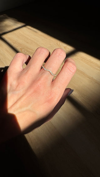 14k Diamond Wavy Band