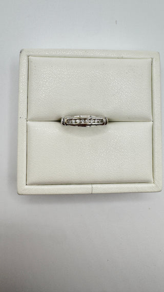 10k White gold diamond tapered Ring