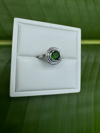 Vintage 9ct White Gold Natural Green Diopside Ring