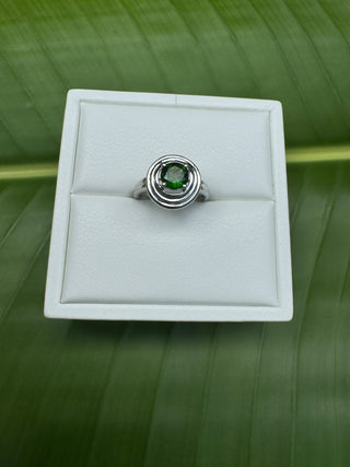 Vintage 9ct White Gold Natural Green Diopside Ring