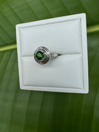 Vintage 9ct White Gold Natural Green Diopside Ring